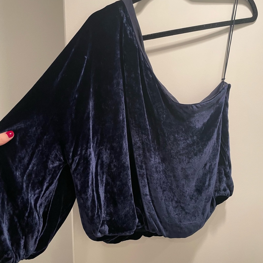 Alice and Olivia cropped one shoulder velvet top